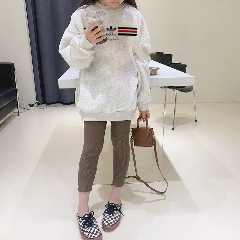 【90-160cm】好感度100％  大活躍 シンプル 合わせやすい カジュアル 女の子 トレーナー