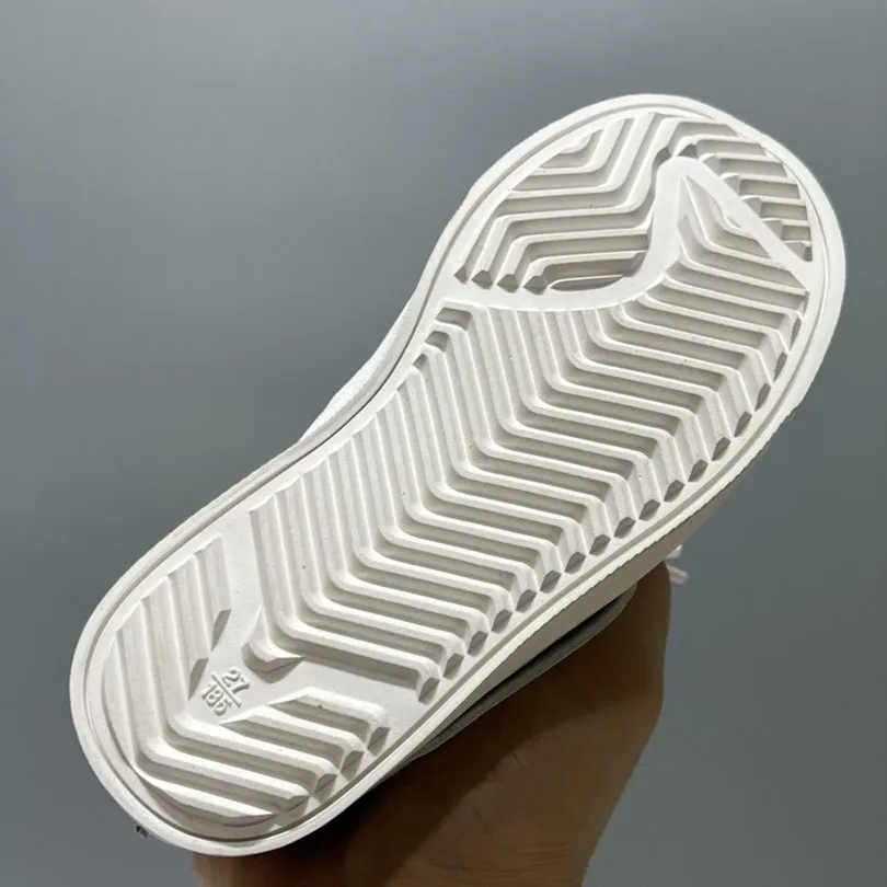 今季大注目 大活躍 定番 履きやすい 軽量 キッズ 滑りにくい シューズ スニーカー