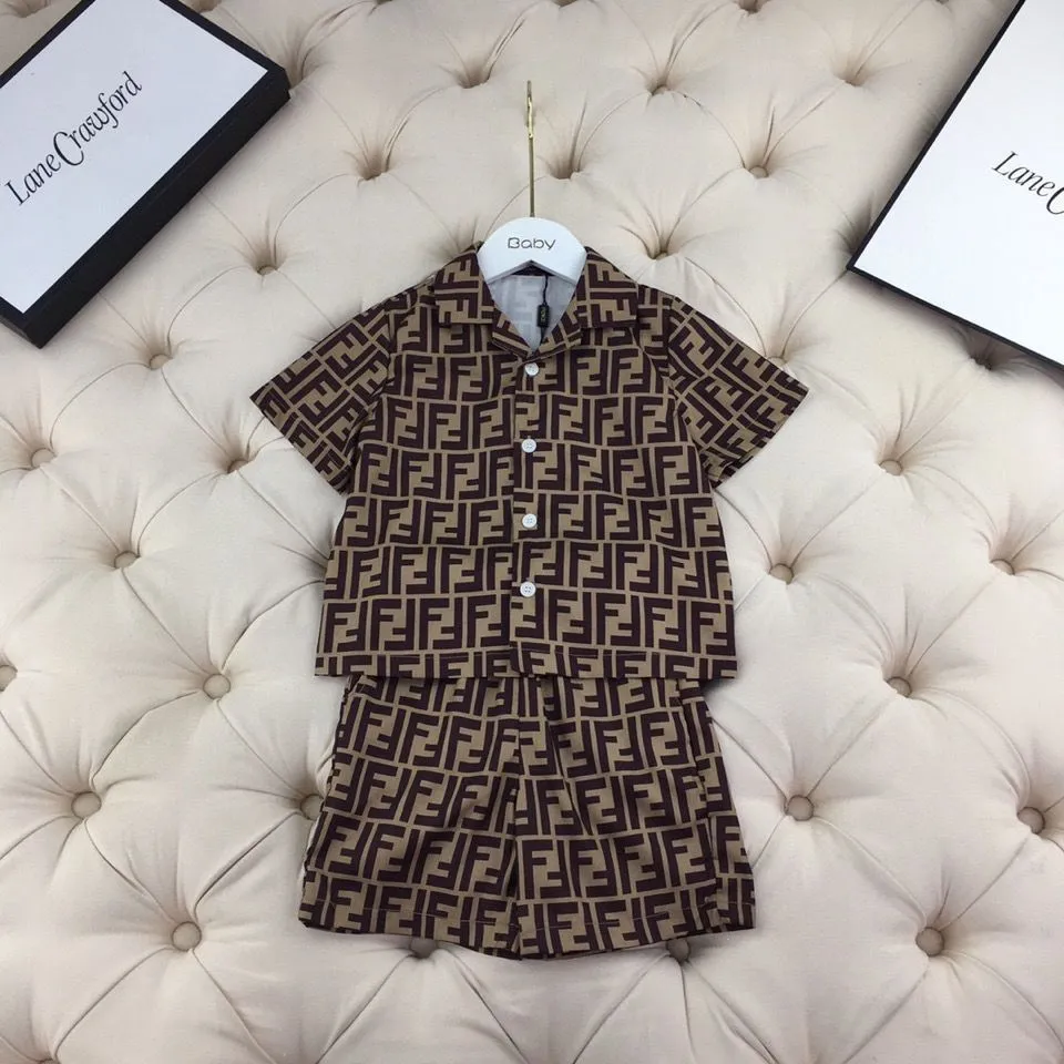 【90-140cm】二点セット デザイン満点 カジュアル 着やすい POLOネック 半袖Ｔシャツ＋ショートパンツ セットアップ