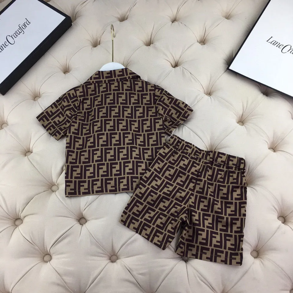 【90-140cm】二点セット デザイン満点 カジュアル 着やすい POLOネック 半袖Ｔシャツ＋ショートパンツ セットアップ