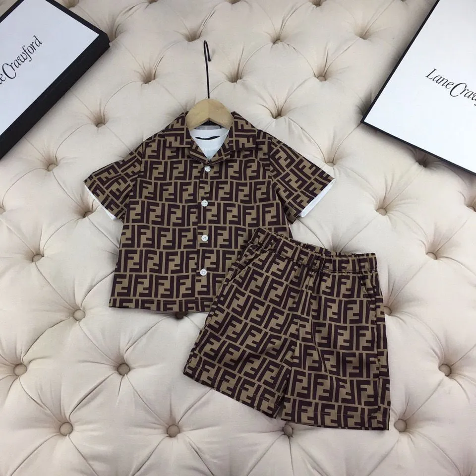 【90-140cm】二点セット デザイン満点 カジュアル 着やすい POLOネック 半袖Ｔシャツ＋ショートパンツ セットアップ