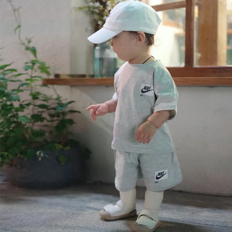 【90-150cm】二点セット 存在感抜群 プリント カジュアル 快適 半袖 Ｔシャツ＋ショートパンツ セットアップ