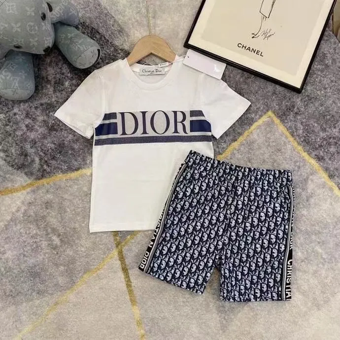 【90-160cm】二点セット 着回し力抜群 大人気 カジュアル 半袖 Ｔシャツ＋ショートパンツ セットアップ