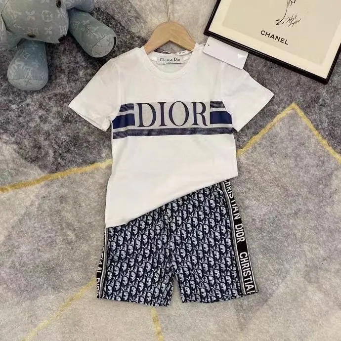 【90-160cm】二点セット 着回し力抜群 大人気 カジュアル 半袖 Ｔシャツ＋ショートパンツ セットアップ