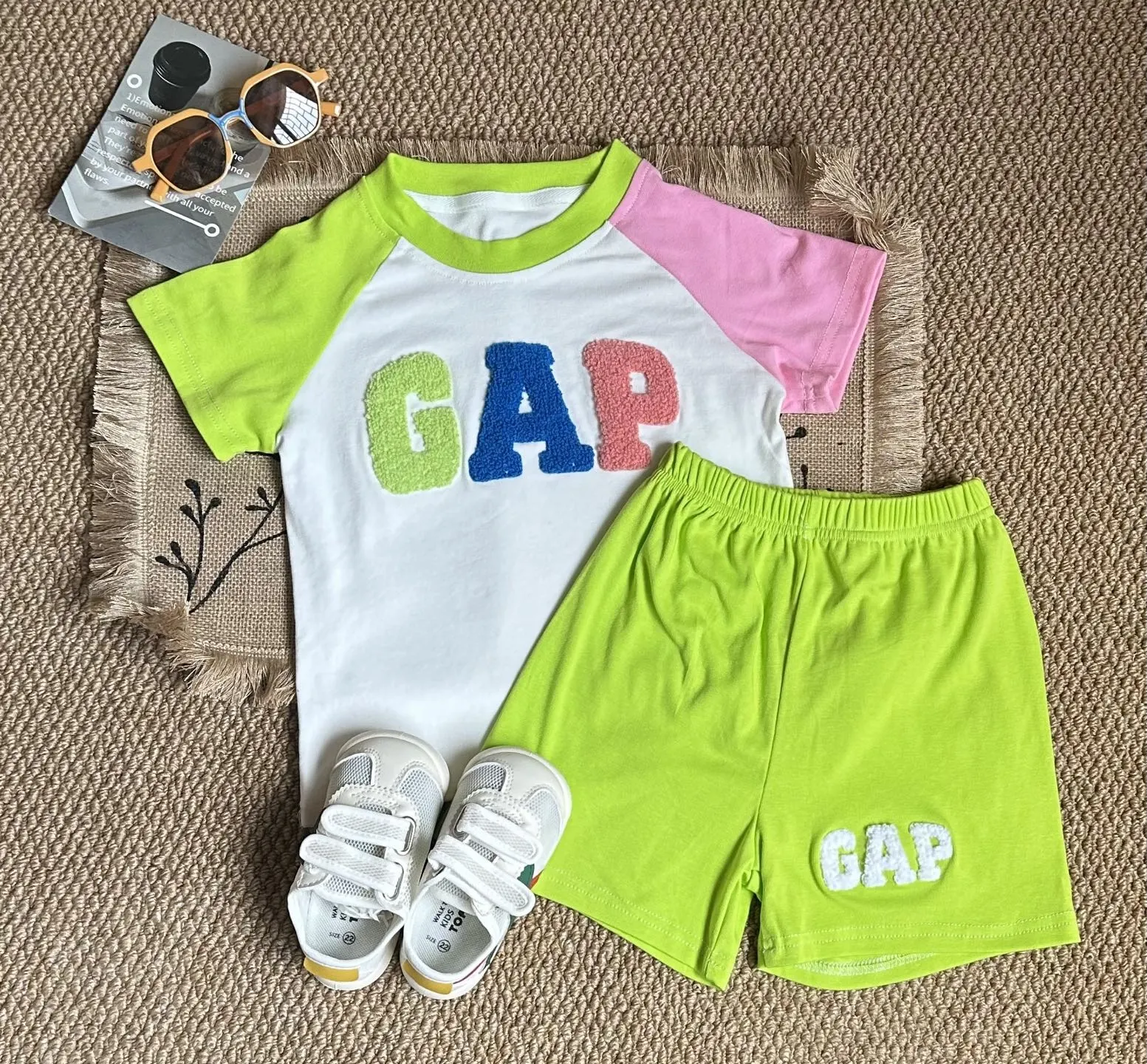 【80-130cm】二点セット 存在感抜群 配色 カジュアル 着やすい 半袖Ｔシャツ＋ショートパンツ セット