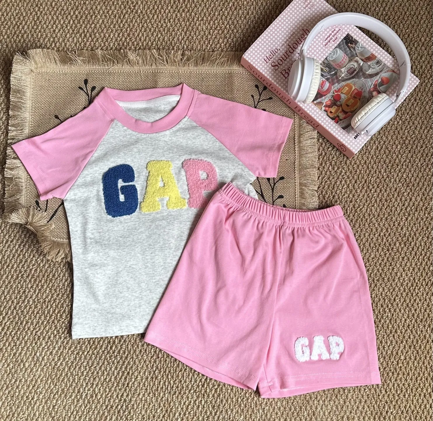 【80-130cm】二点セット 存在感抜群 配色 カジュアル 着やすい 半袖Ｔシャツ＋ショートパンツ セット