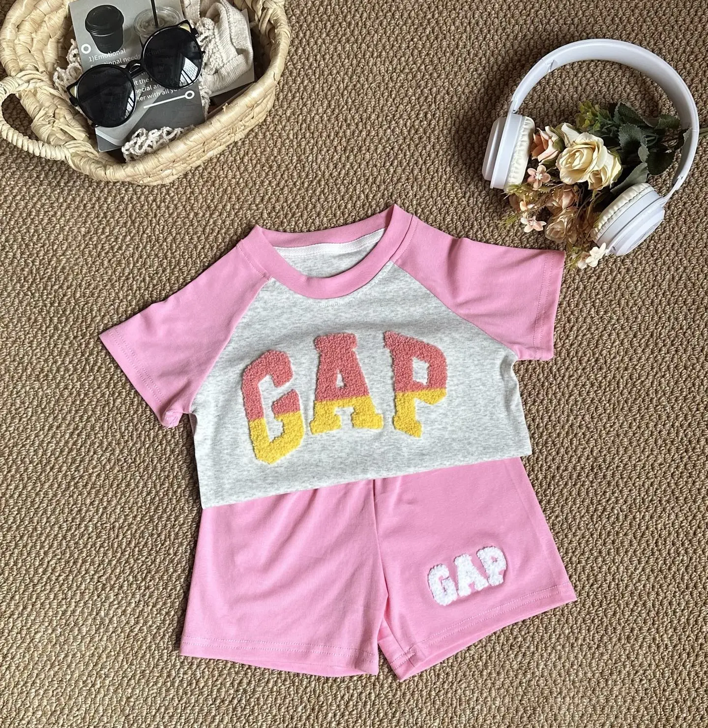 【80-130cm】二点セット 存在感抜群 配色 カジュアル 着やすい 半袖Ｔシャツ＋ショートパンツ セット