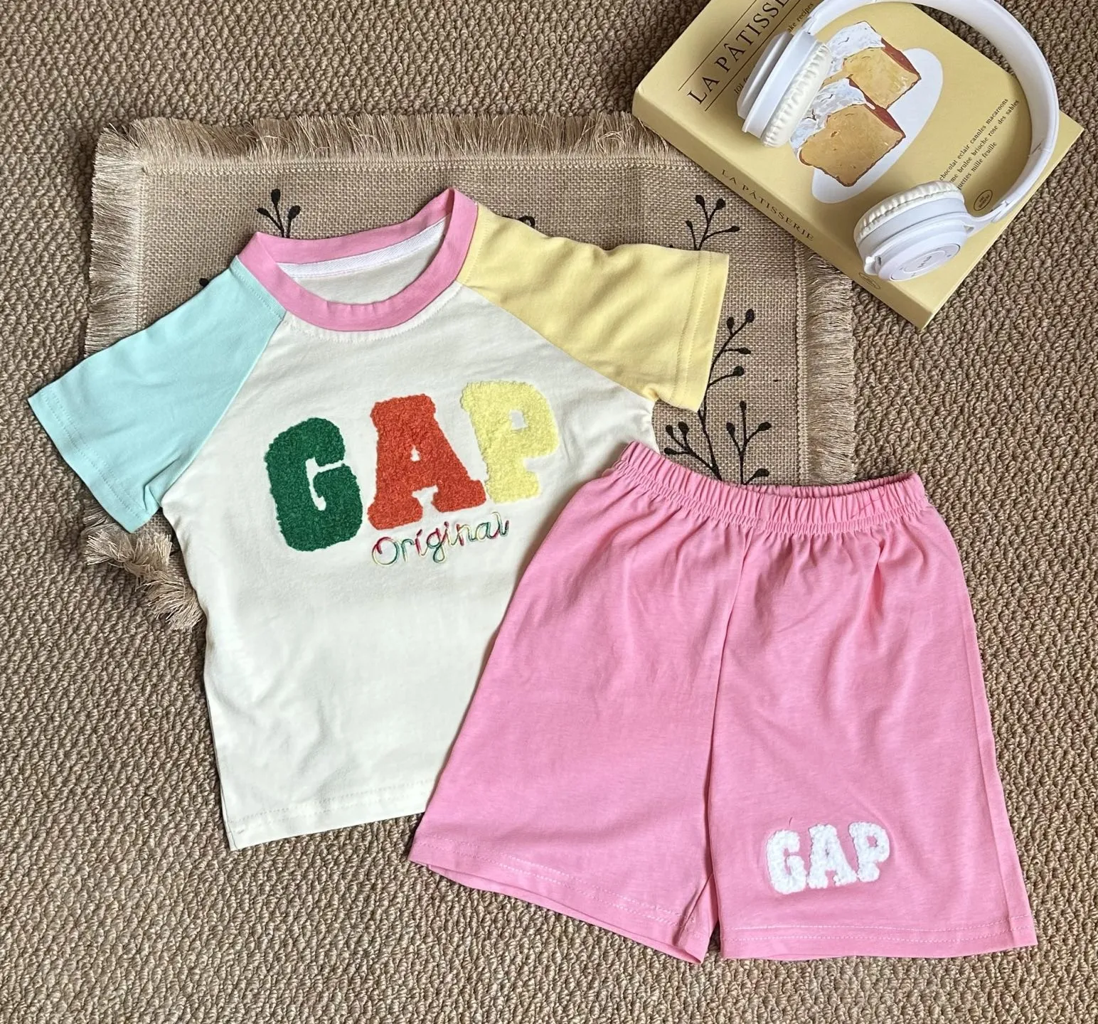 【80-130cm】二点セット 存在感抜群 配色 カジュアル 着やすい 半袖Ｔシャツ＋ショートパンツ セット