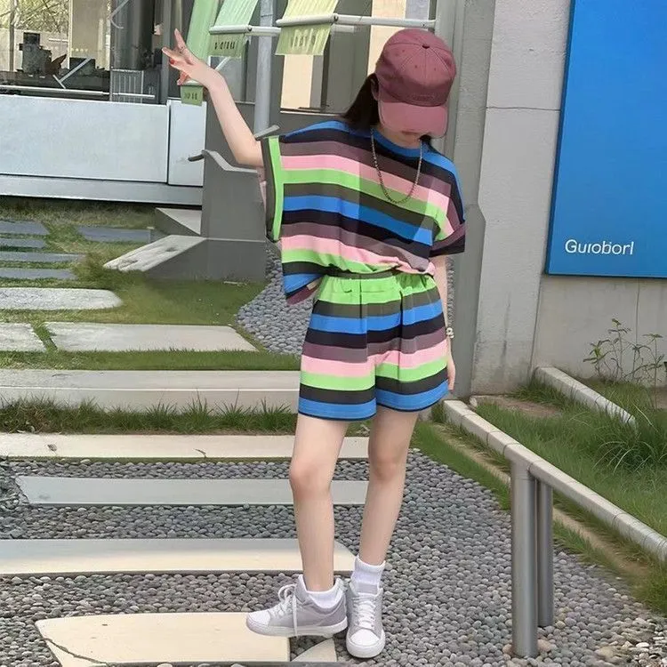 【120-160cm】二点セット 目を奪われる カラフル  ボーダー柄 女の子 半袖Ｔシャツ＋ショートパンツ セットアップ