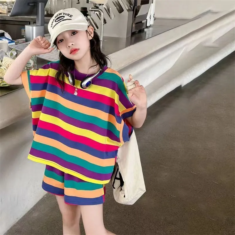【120-160cm】二点セット 目を奪われる カラフル  ボーダー柄 女の子 半袖Ｔシャツ＋ショートパンツ セットアップ