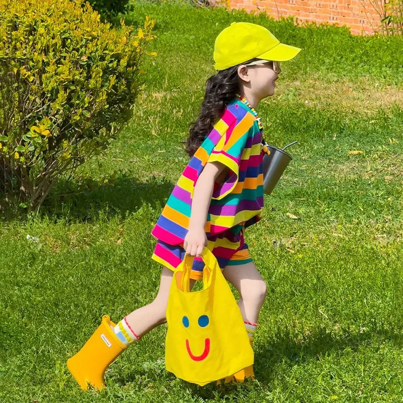 【120-160cm】二点セット 目を奪われる カラフル  ボーダー柄 女の子 半袖Ｔシャツ＋ショートパンツ セットアップ