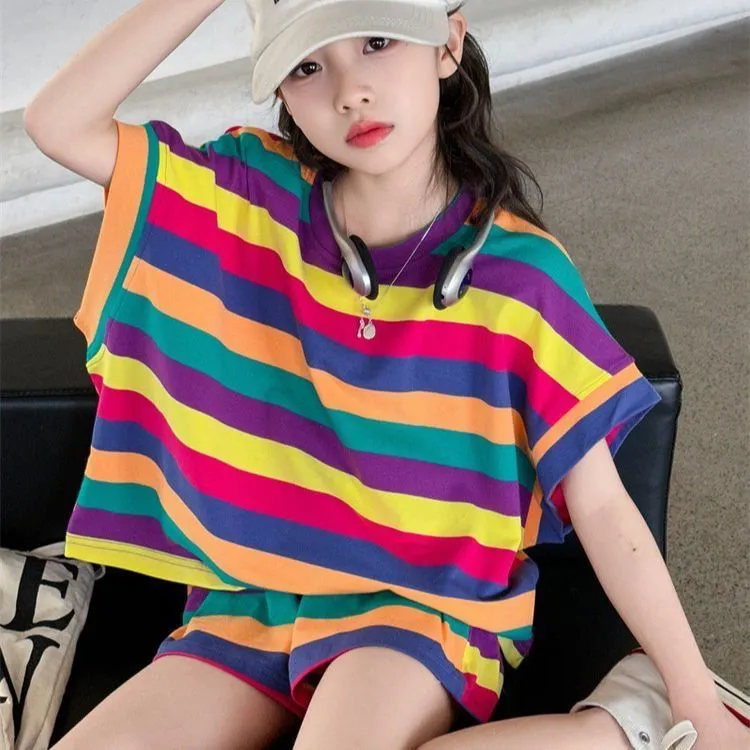 【120-160cm】二点セット 目を奪われる カラフル  ボーダー柄 女の子 半袖Ｔシャツ＋ショートパンツ セットアップ