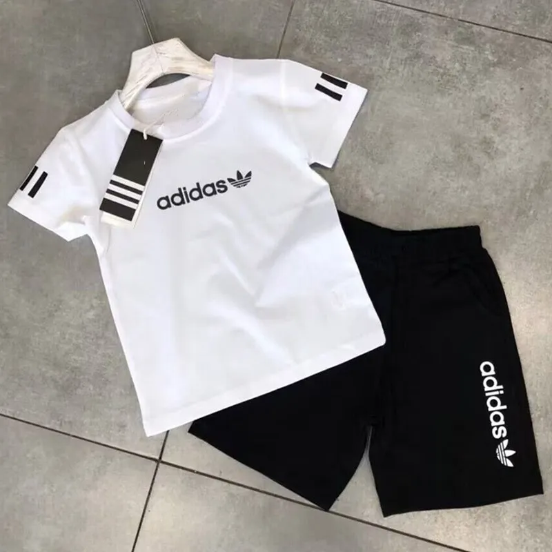 【90-150cm】二点セット 絶対見逃さないで シンプル 定番 カジュアル 半袖 Ｔシャツ＋ショートパンツ セットアップ