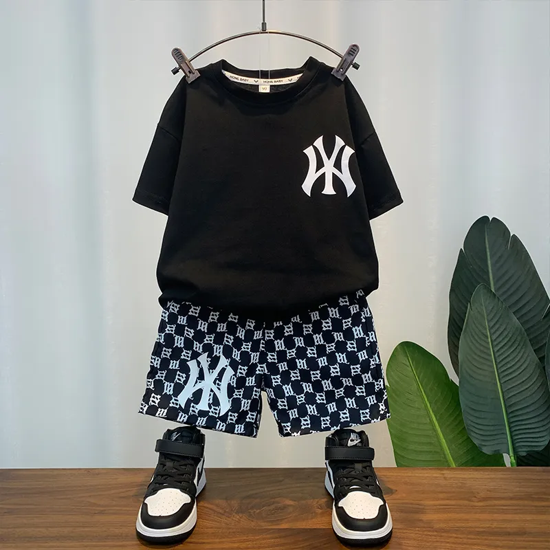 【90-150cm】二点セット 絶対後悔しない カジュアル 大活躍 男の子 半袖Ｔシャツ＋ショートパンツ セットアップ