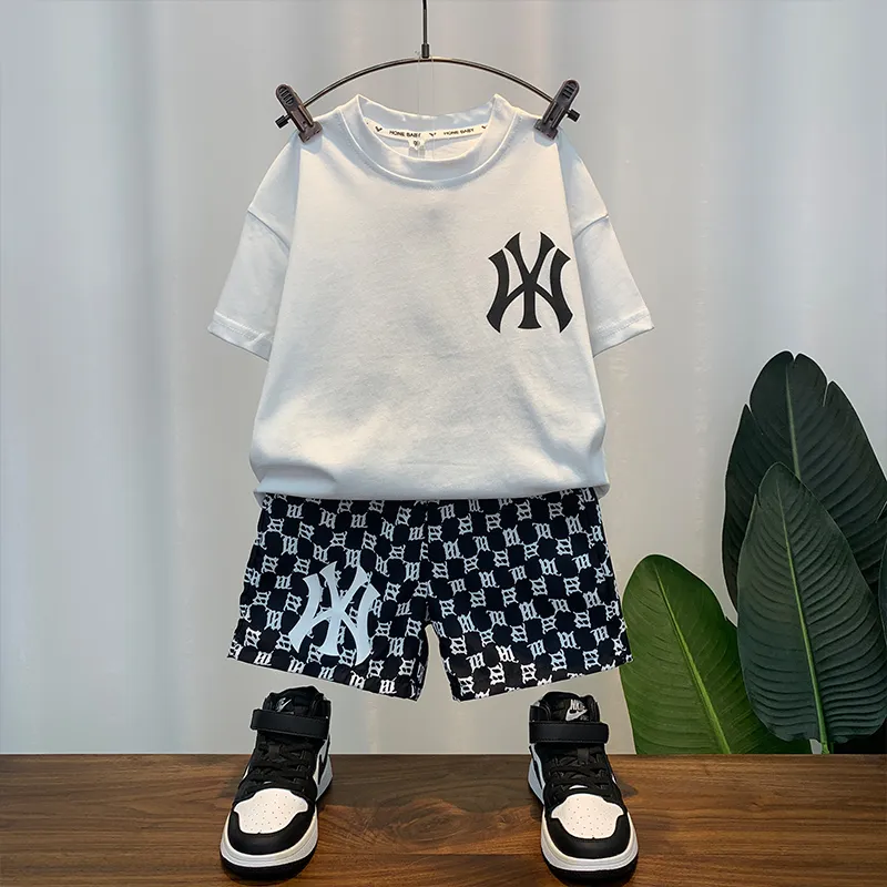 【90-150cm】二点セット 絶対後悔しない カジュアル 大活躍 男の子 半袖Ｔシャツ＋ショートパンツ セットアップ