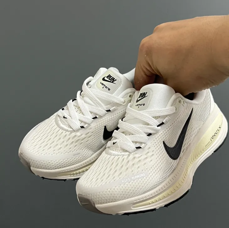 絶対欲しい トレンド  滑り止め 通気性抜群  外遊びにぴったり キッズシューズ スニーカー