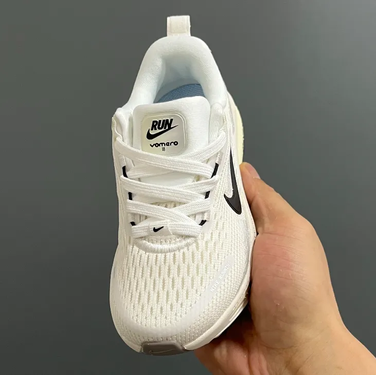 絶対欲しい トレンド  滑り止め 通気性抜群  外遊びにぴったり キッズシューズ スニーカー