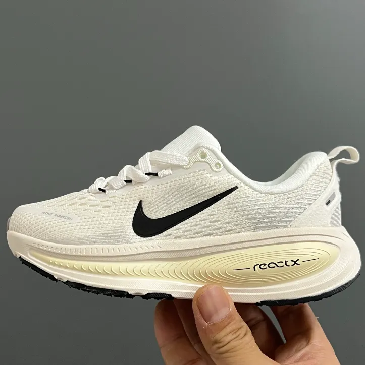 絶対欲しい トレンド  滑り止め 通気性抜群  外遊びにぴったり キッズシューズ スニーカー