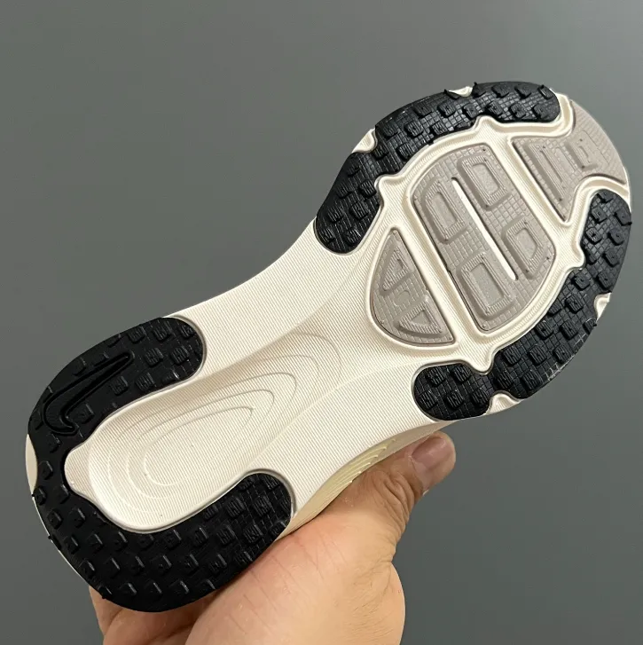 絶対欲しい トレンド  滑り止め 通気性抜群  外遊びにぴったり キッズシューズ スニーカー