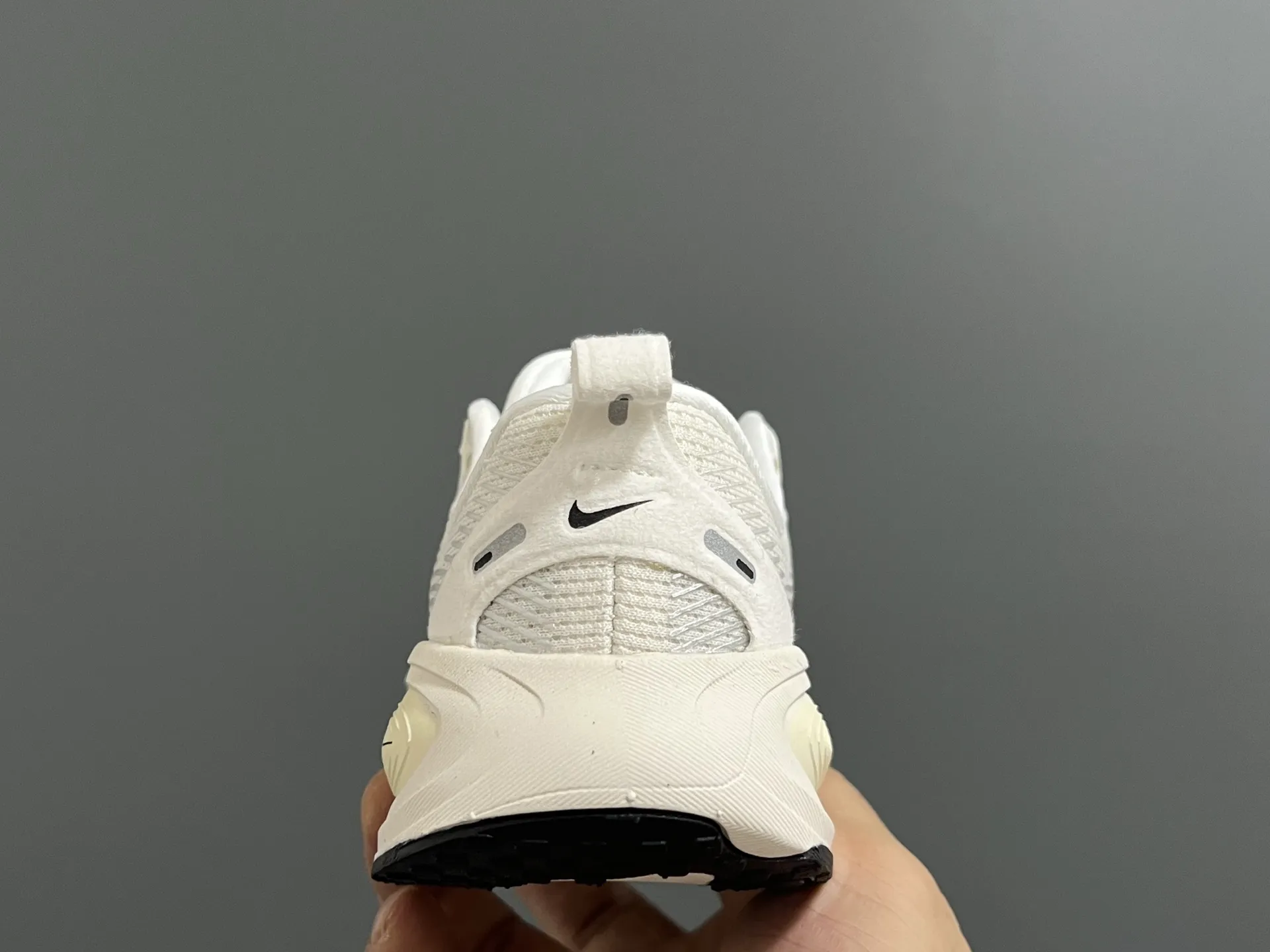 絶対欲しい トレンド  滑り止め 通気性抜群  外遊びにぴったり キッズシューズ スニーカー