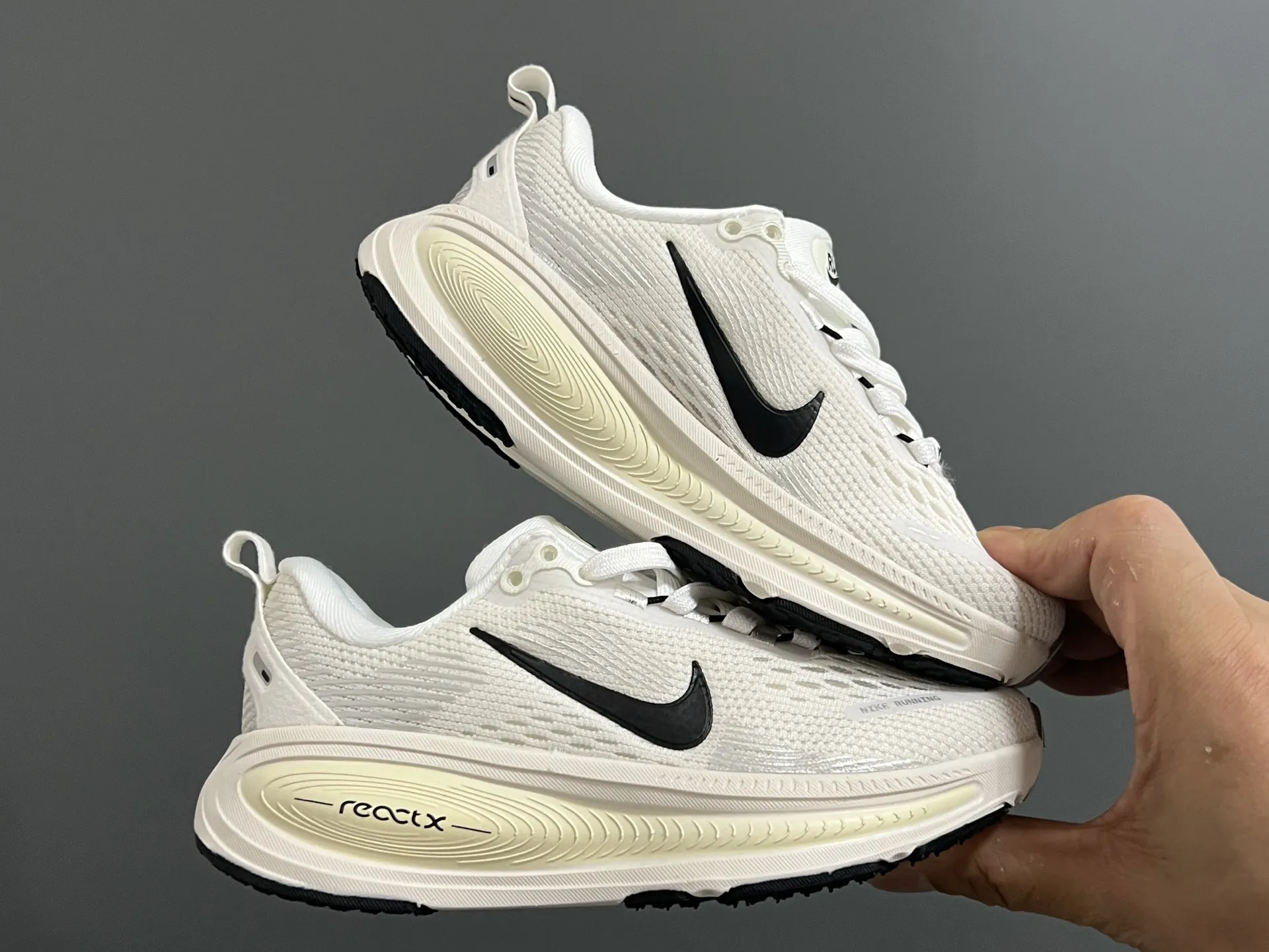 絶対欲しい トレンド  滑り止め 通気性抜群  外遊びにぴったり キッズシューズ スニーカー