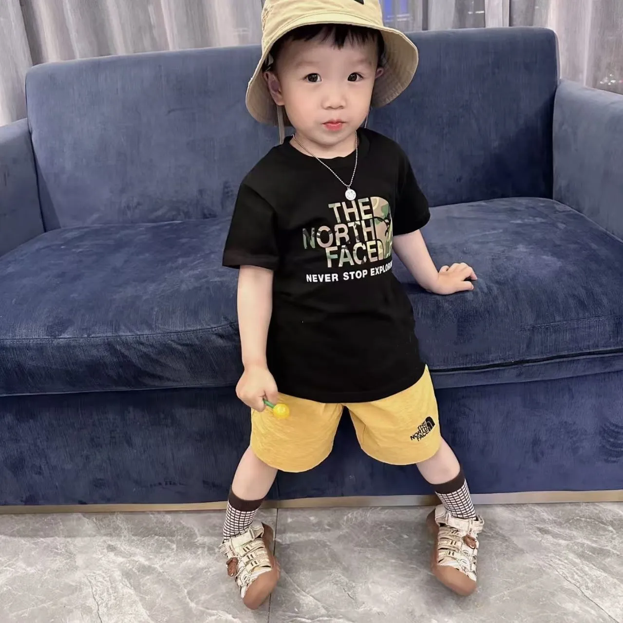 【90-140cm】二点セット 単品注文OK 大人気 カジュアル  アルファベット 半袖Ｔシャツ＋ショートパンツ セットアップ