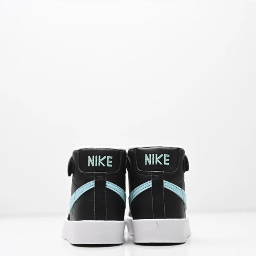 おすすめ シンプル お出かけに 耐久性あり 快適な履き心地 キッズ スニーカー