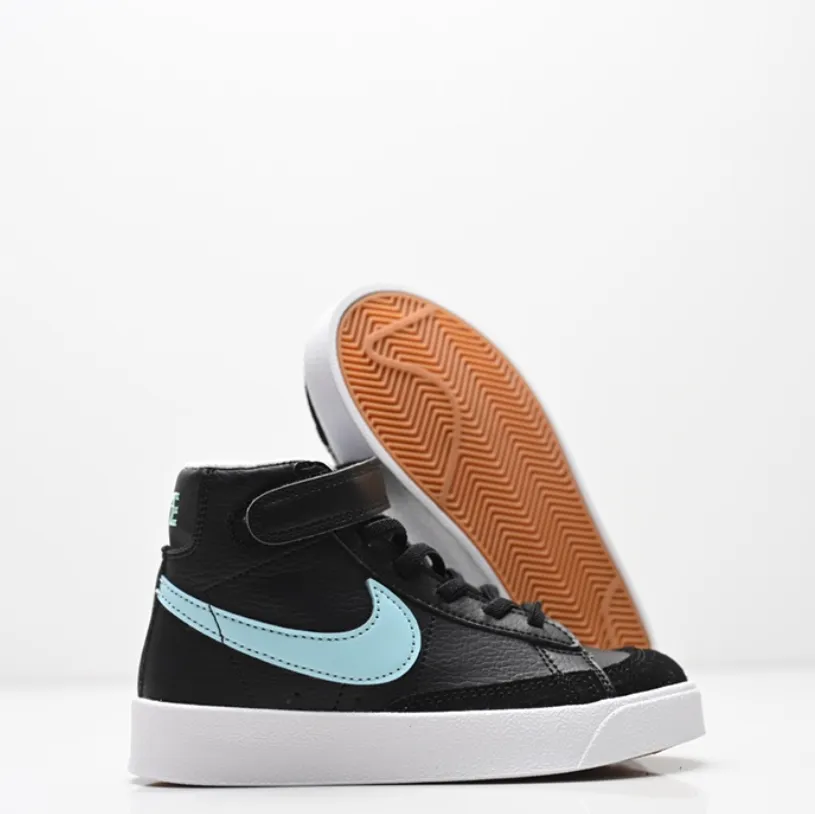 おすすめ シンプル お出かけに 耐久性あり 快適な履き心地 キッズ スニーカー