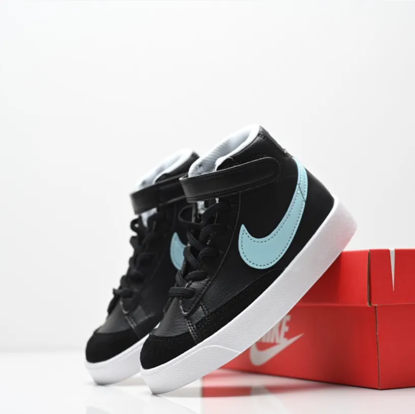 おすすめ シンプル お出かけに 耐久性あり 快適な履き心地 キッズ スニーカー