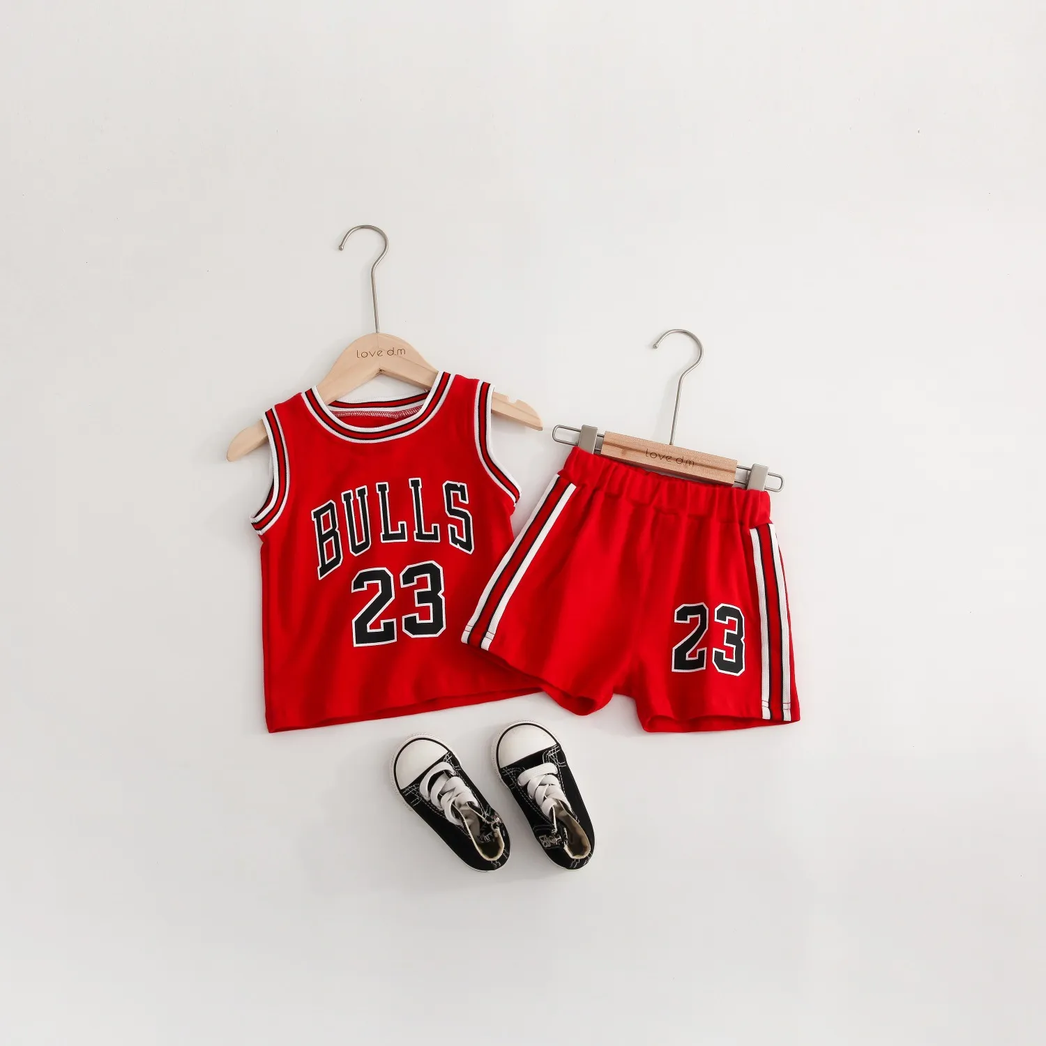 【73-140cm】二点セット これを逃す手はない 大人気 カジュアル スポーティ タンクトップ＋ショートパンツ セットアップ