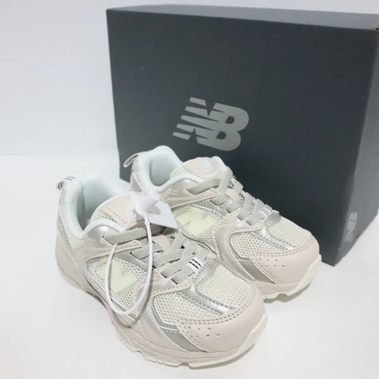 激売れ中 合わせやすい 履きやすい 多色展開  カジュアル トレンド キッズ スニーカー