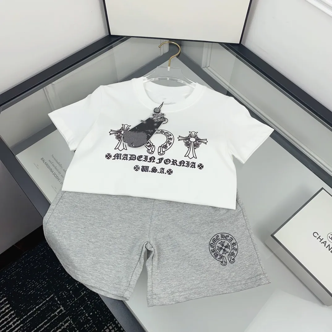 【90-160cm】二点セット 人気爆発中 カジュアル プリント 動きやすい 半袖 Ｔシャツ+ショートパンツ セットアップ