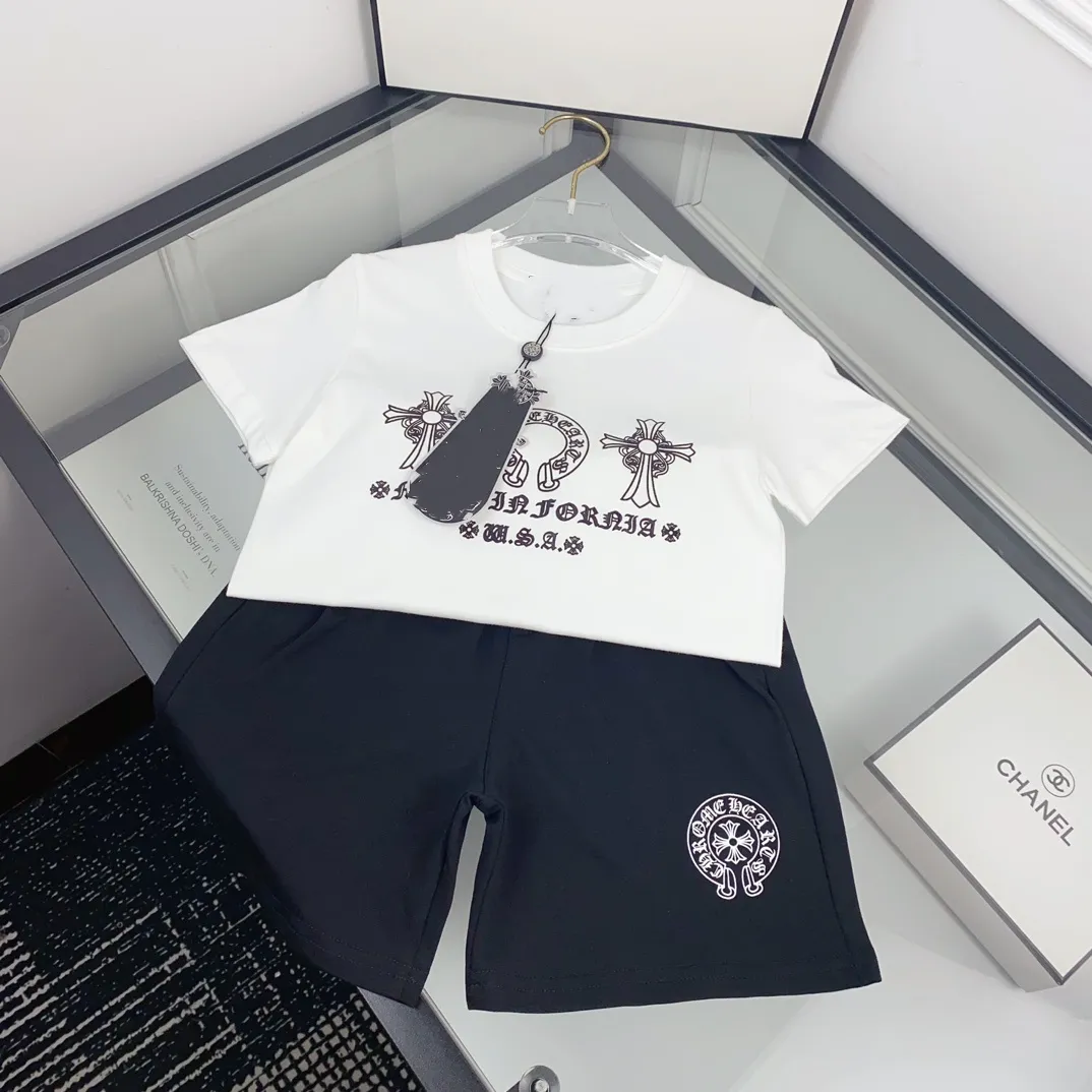 【90-160cm】二点セット 人気爆発中 カジュアル プリント 動きやすい 半袖 Ｔシャツ+ショートパンツ セットアップ