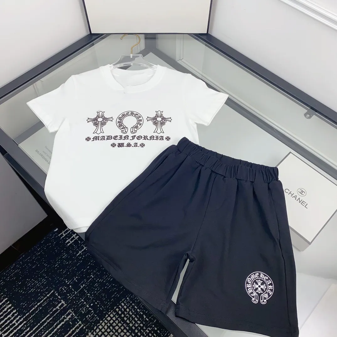 【90-160cm】二点セット 人気爆発中 カジュアル プリント 動きやすい 半袖 Ｔシャツ+ショートパンツ セットアップ