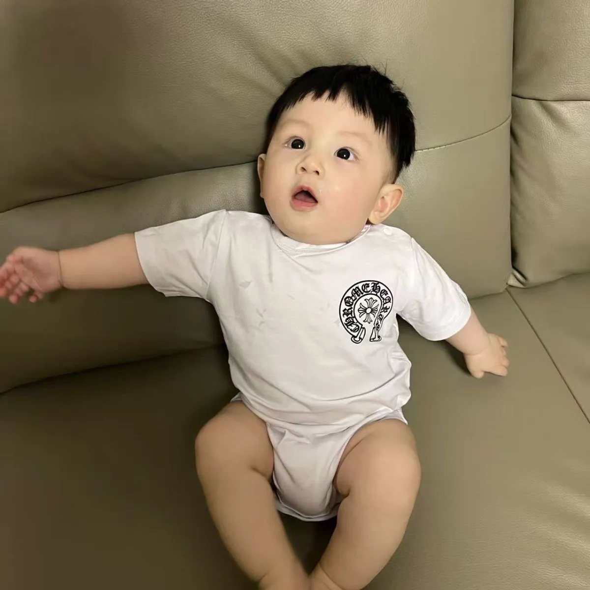 【73-100cm】話題沸騰中 爆売れ中 カジュアル 着心地抜群  お出かけに ベビー 半袖 ロンパース