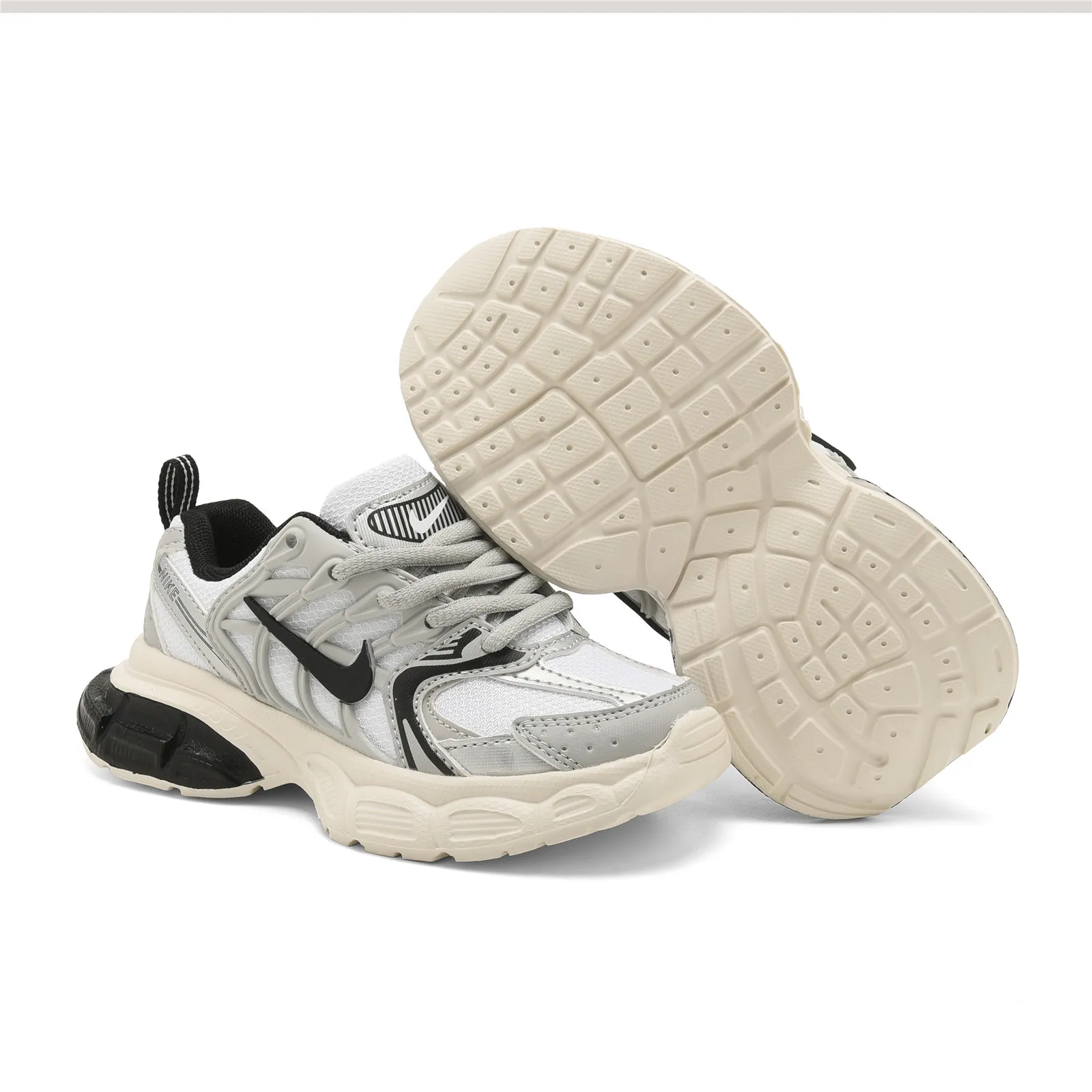 トレンド感たっぷり カジュアル 外遊び・スポーツにも最適 キッズ スニーカー