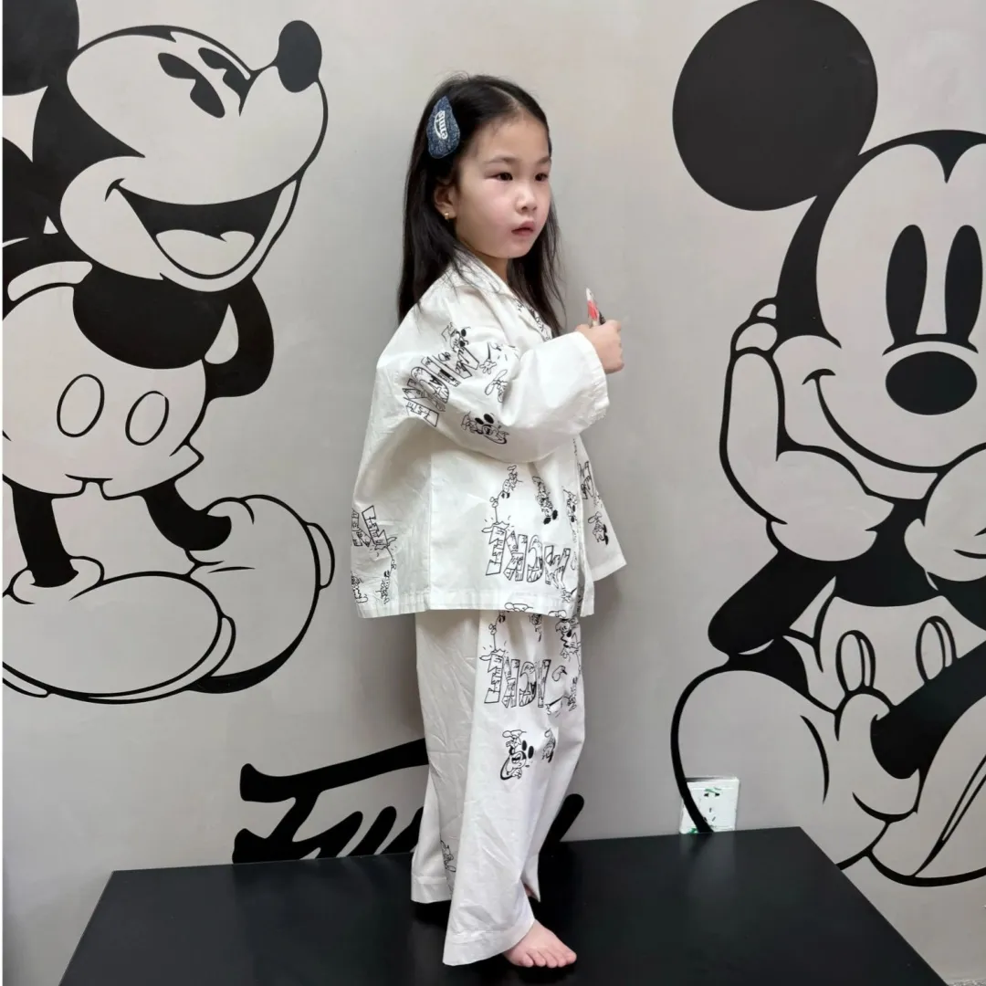 【100-160cm】好感度100％  今季大注目 可愛い キャラクター キッズ ルームウェア