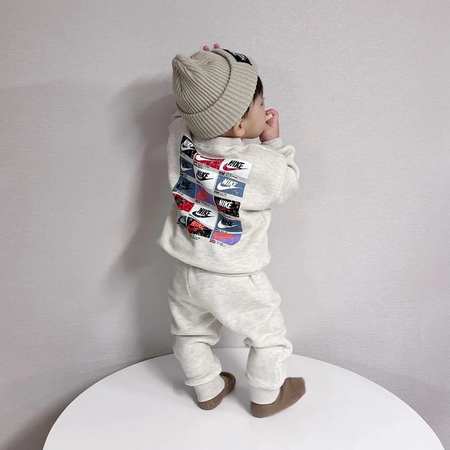 【90-160cm】二点セット 人気爆発中 大活躍 トレンド  通園・お出かけに トレーナー+パンツ セットアップ