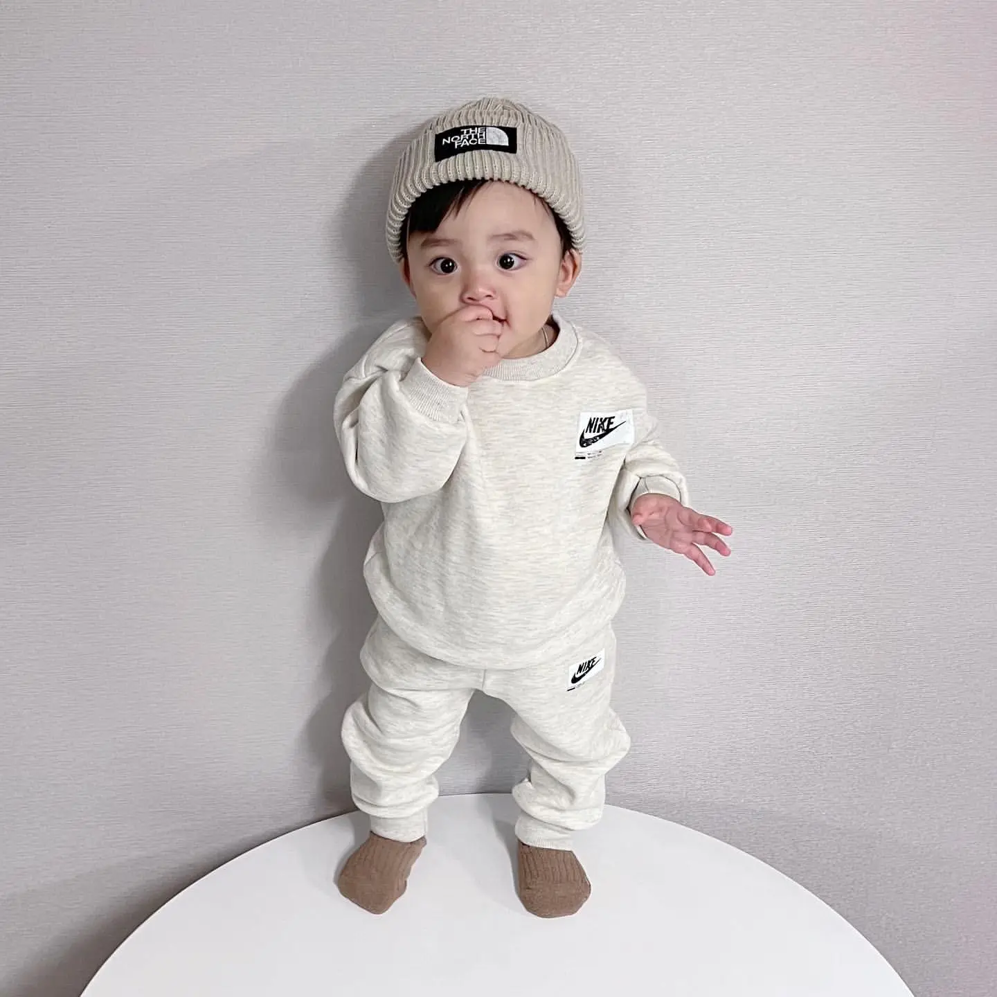 【90-160cm】二点セット 人気爆発中 大活躍 トレンド  通園・お出かけに トレーナー+パンツ セットアップ