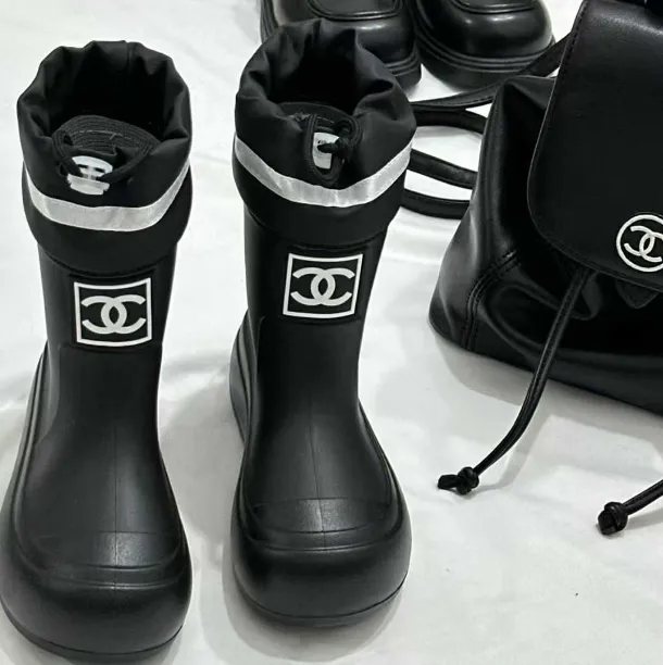 アウトドアやフェスにも活躍  履き口広め 防水仕様 キッズ ミドル丈 レインブーツ