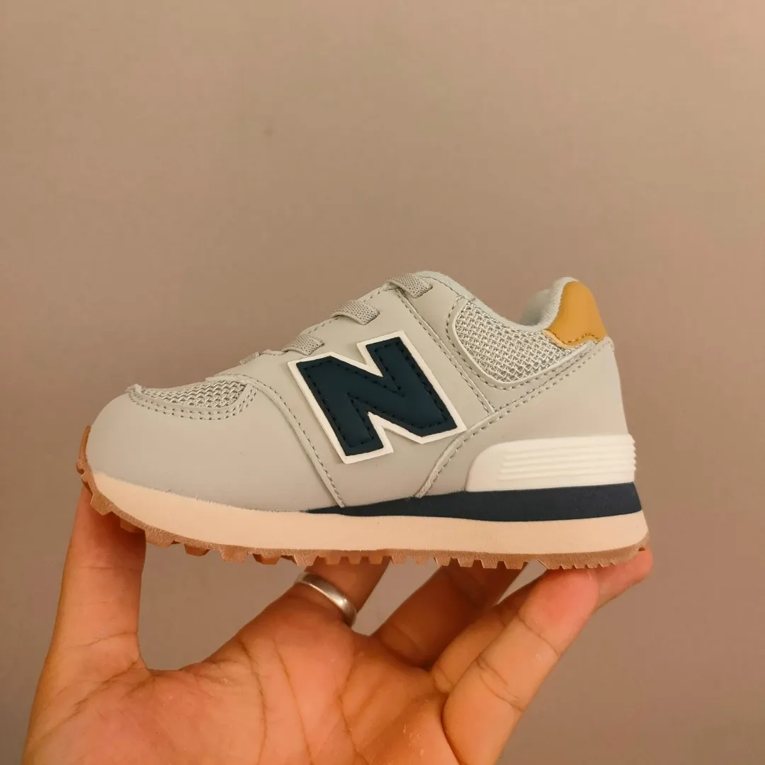 お得すぎる シンプル カジュアル 通気性の良い素材 キッズ ゴムバンド スニーカー