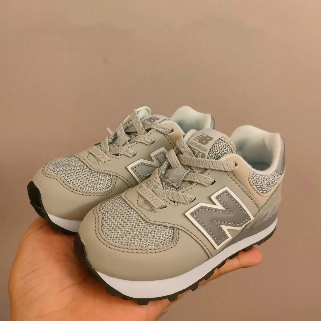 お出かけや遊びにぴったり カジュアル フィット感抜群 キッズ ゴムバンド スニーカー