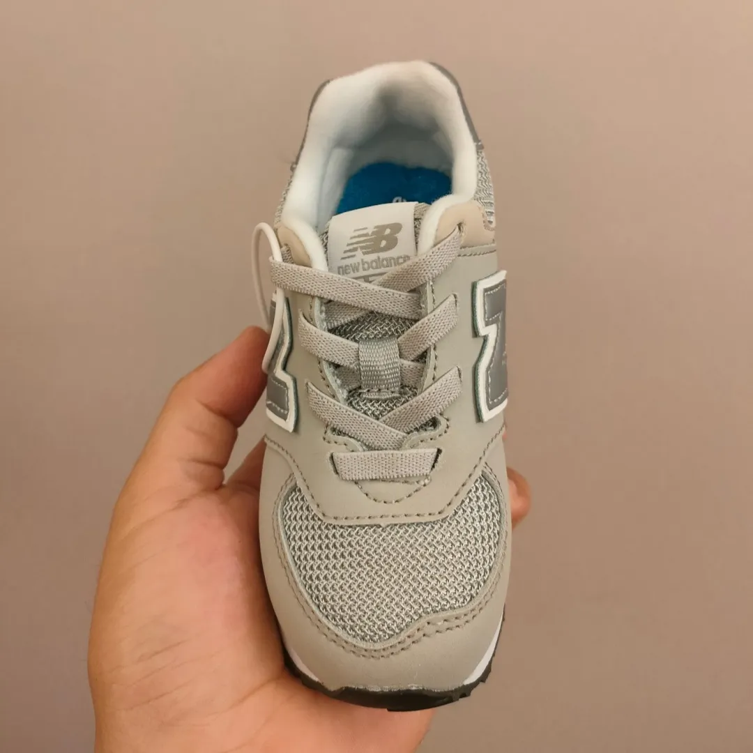 お出かけや遊びにぴったり カジュアル フィット感抜群 キッズ ゴムバンド スニーカー