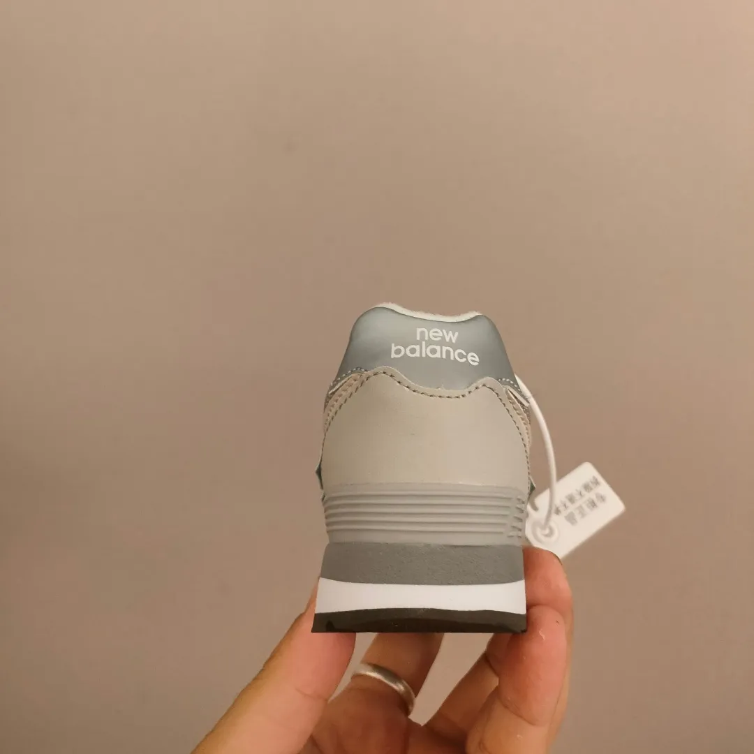 お出かけや遊びにぴったり カジュアル フィット感抜群 キッズ ゴムバンド スニーカー