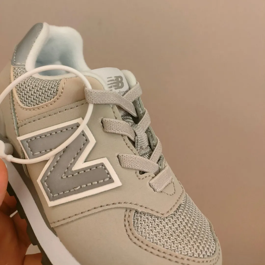 お出かけや遊びにぴったり カジュアル フィット感抜群 キッズ ゴムバンド スニーカー