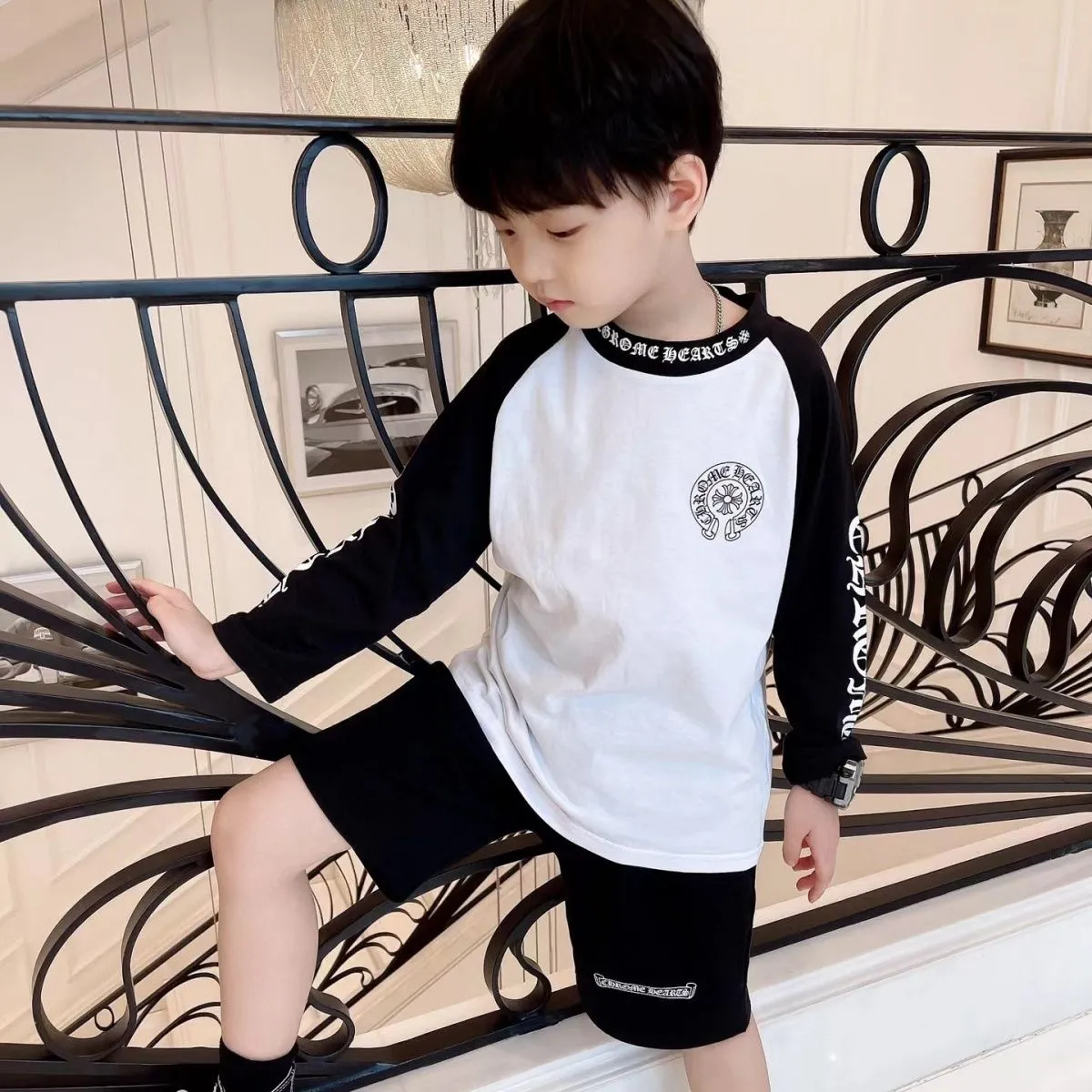 【110-170cm】リラックス感ある トレンド  着やすい ユニセックス  長袖 Ｔシャツ