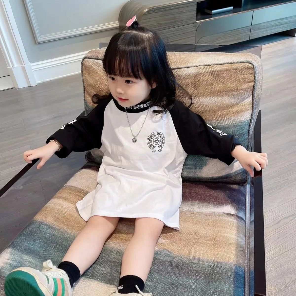 【110-170cm】リラックス感ある トレンド  着やすい ユニセックス  長袖 Ｔシャツ