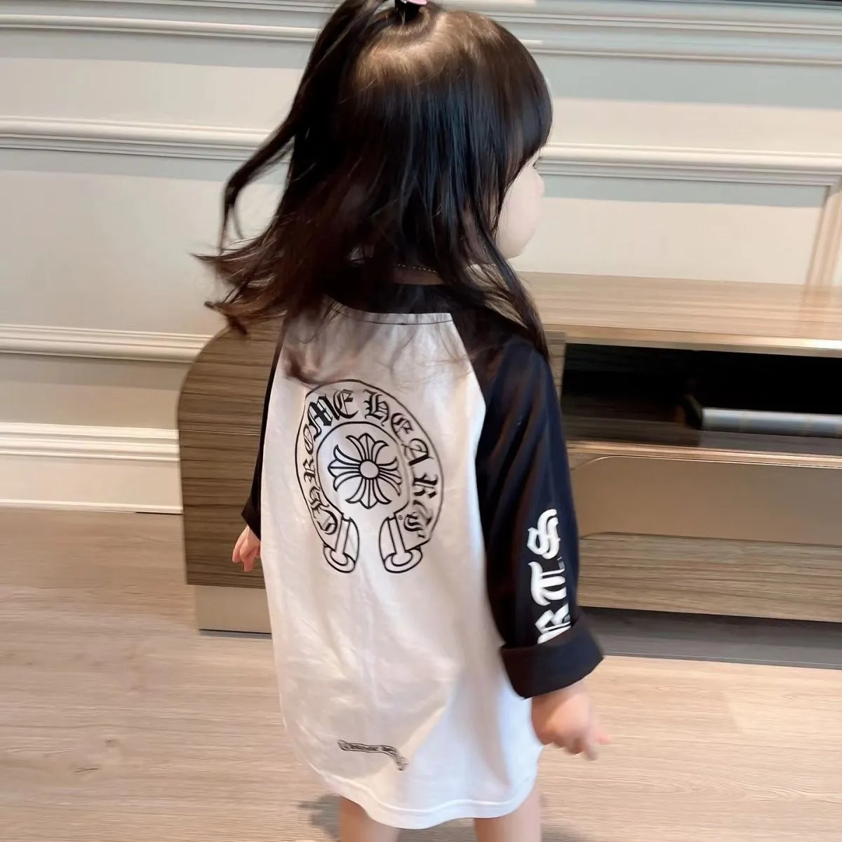 【110-170cm】リラックス感ある トレンド  着やすい ユニセックス  長袖 Ｔシャツ