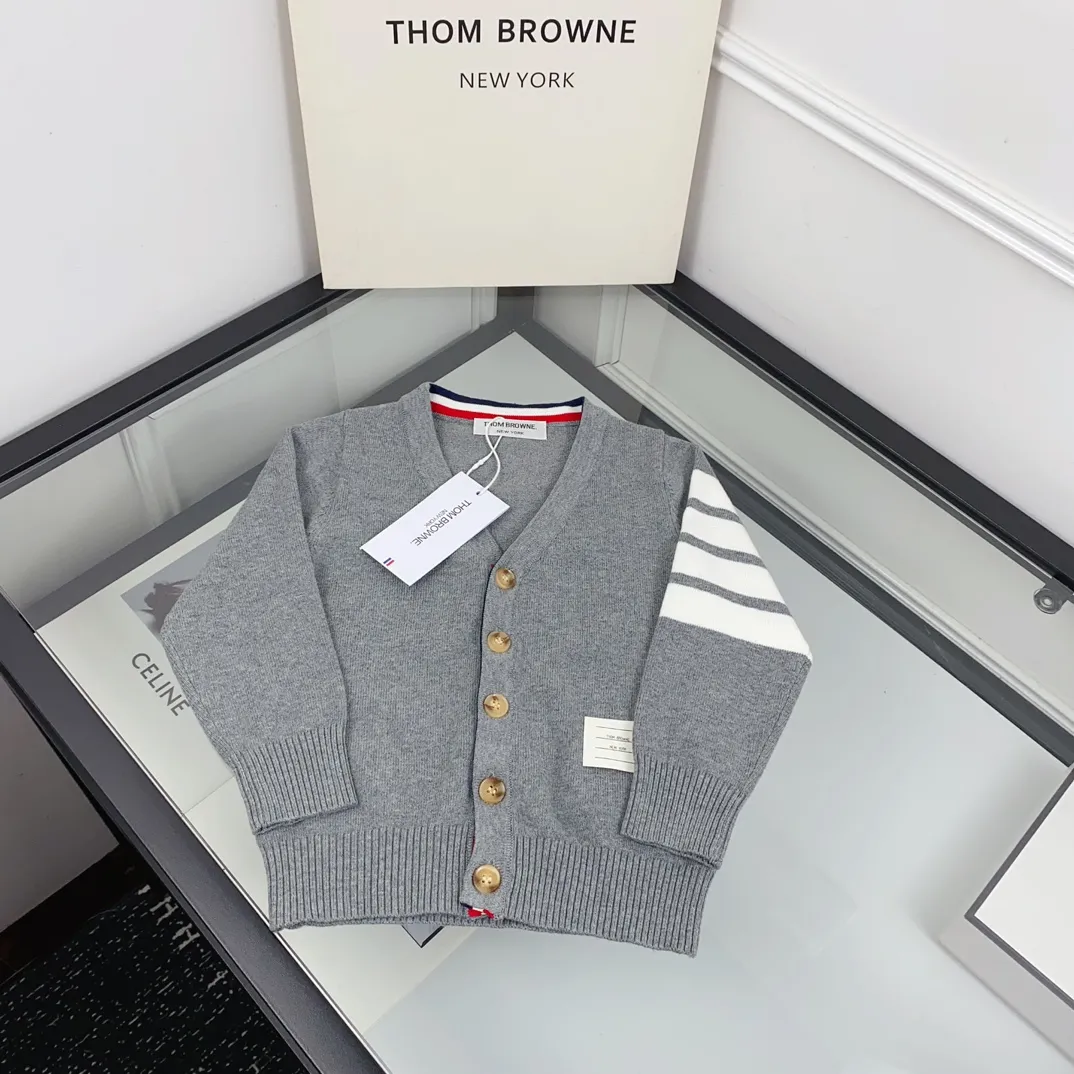 【90-130cm】見逃し厳禁 大活躍 定番 シンプル  通園・お出かけに ニット カーディガン