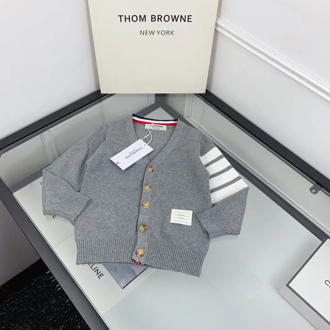 【90-130cm】見逃し厳禁 大活躍 定番 シンプル  通園・お出かけに ニット カーディガン